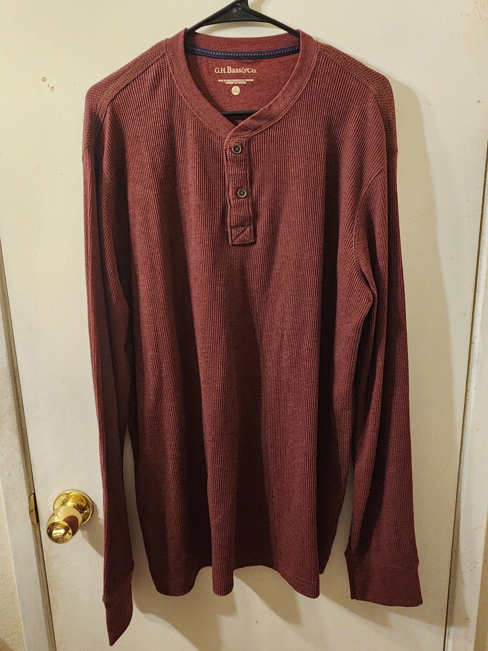 G.H. Bass & Co. Men's Long-Sleeve Thermal Henley in Wine/Burgundy